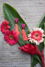 Load image into Gallery viewer, Colibrí - Knot Earrings